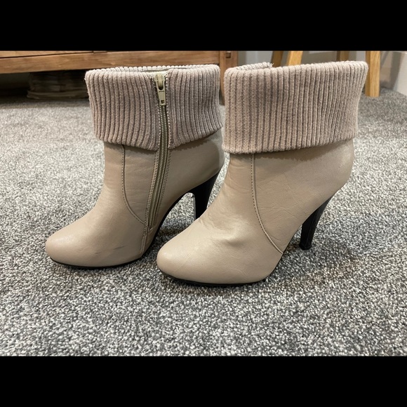 Beige booties size 5.5 in woman - Picture 2 of 6